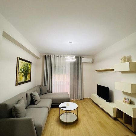 Lovely Apartment, Free Parking Tirana Eksteriør billede